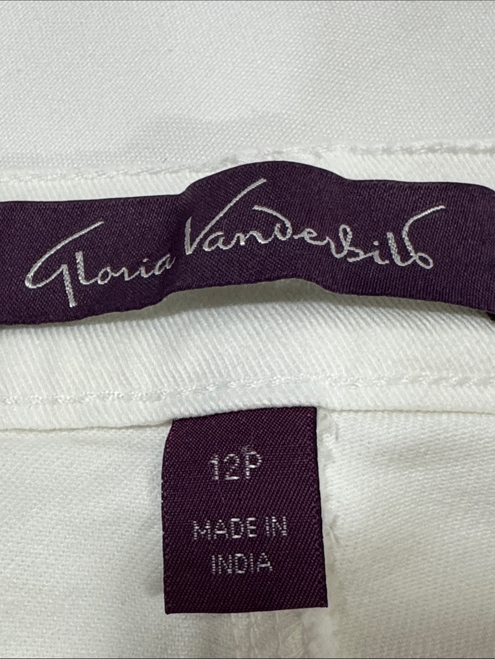 Like new Gloria Vanderbilt Amanda white denim jeans. Size 12P - Picture 4 of 7